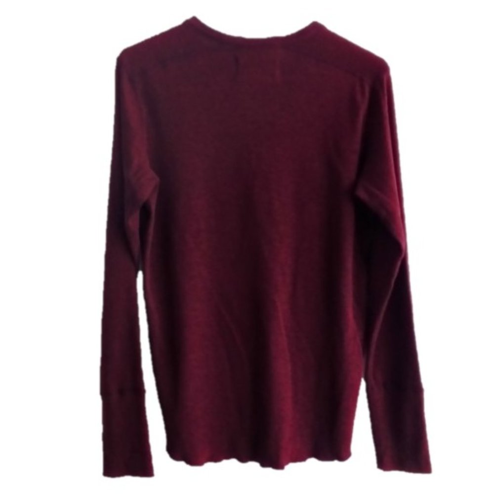 WINGS AND HORNS Base Long Sleeve Henley READ - small hole - Picture 9 of 16